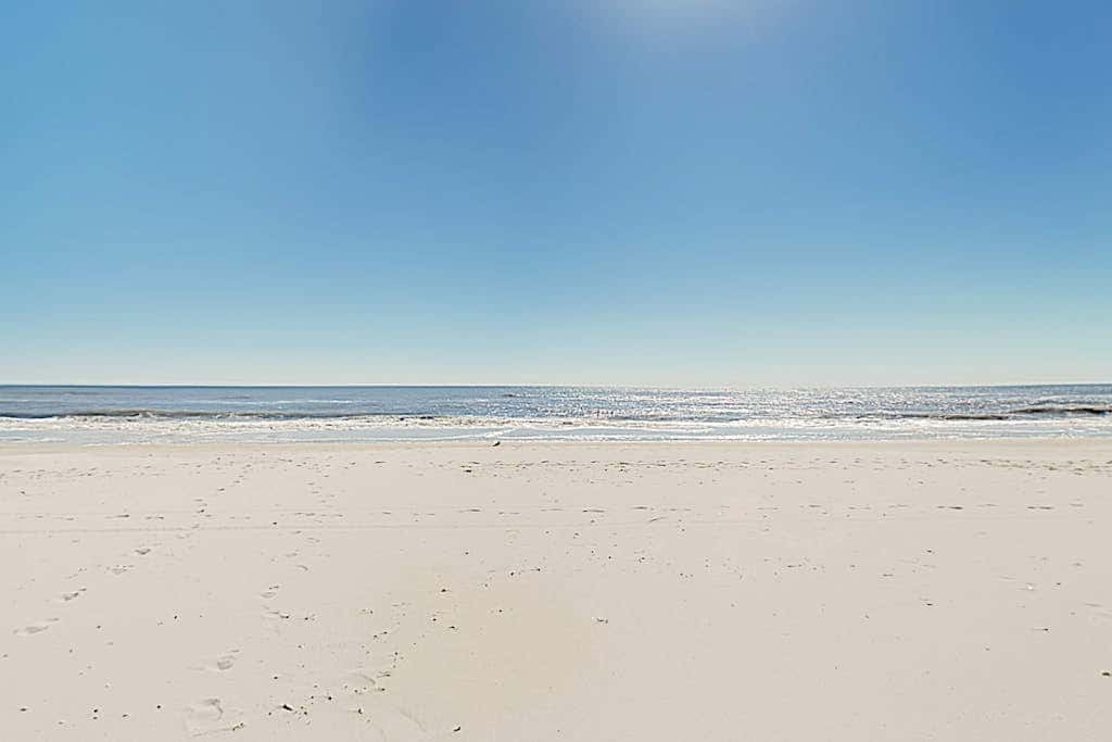 Clearwater condo with bunk room, pool, & balcony - walk to waves