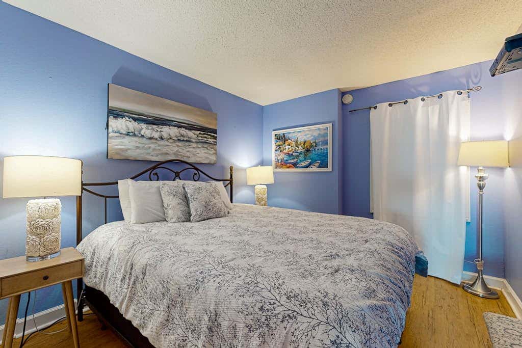 Clearwater condo with bunk room, pool, & balcony - walk to waves