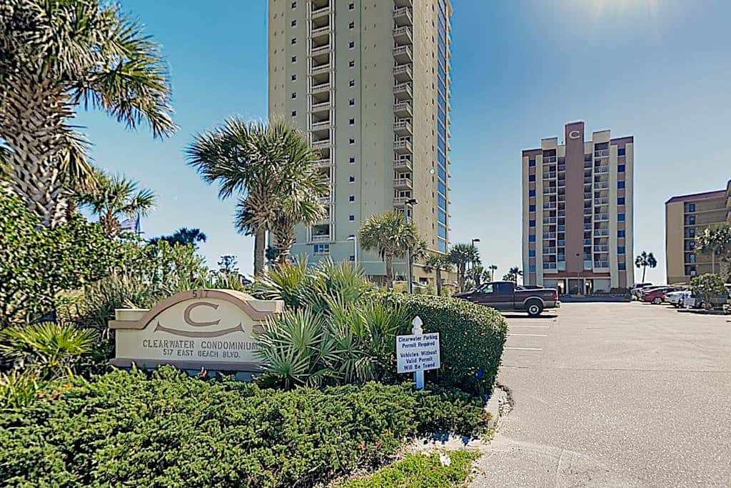 Clearwater condo with bunk room, pool, & balcony - walk to waves