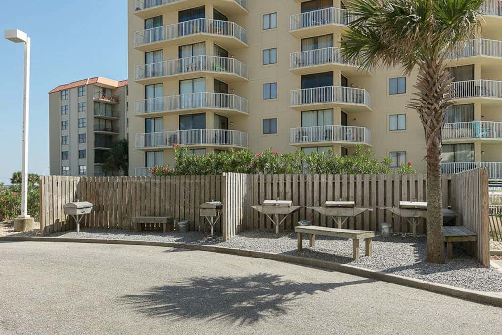 Coastal Condo w Balcony & Shared Pools, Hot Tubs, Gym and Gulf views