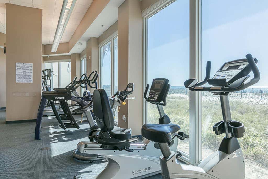 Coastal Condo w Balcony & Shared Pools, Hot Tubs, Gym and Gulf views