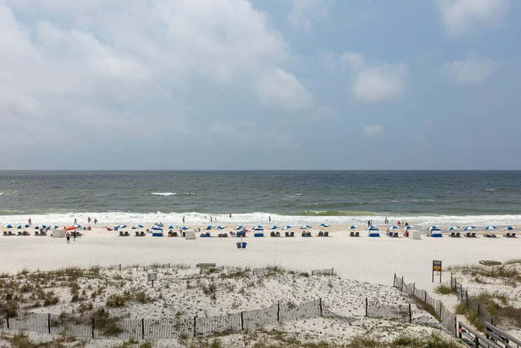 Coastal Condo w Balcony & Shared Pools, Hot Tubs, Gym and Gulf views