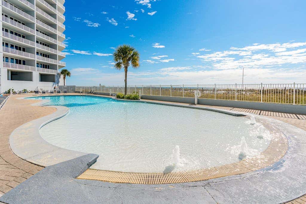 Coastal Condo w Balcony & Shared Pools, Hot Tubs, Gym and Gulf views