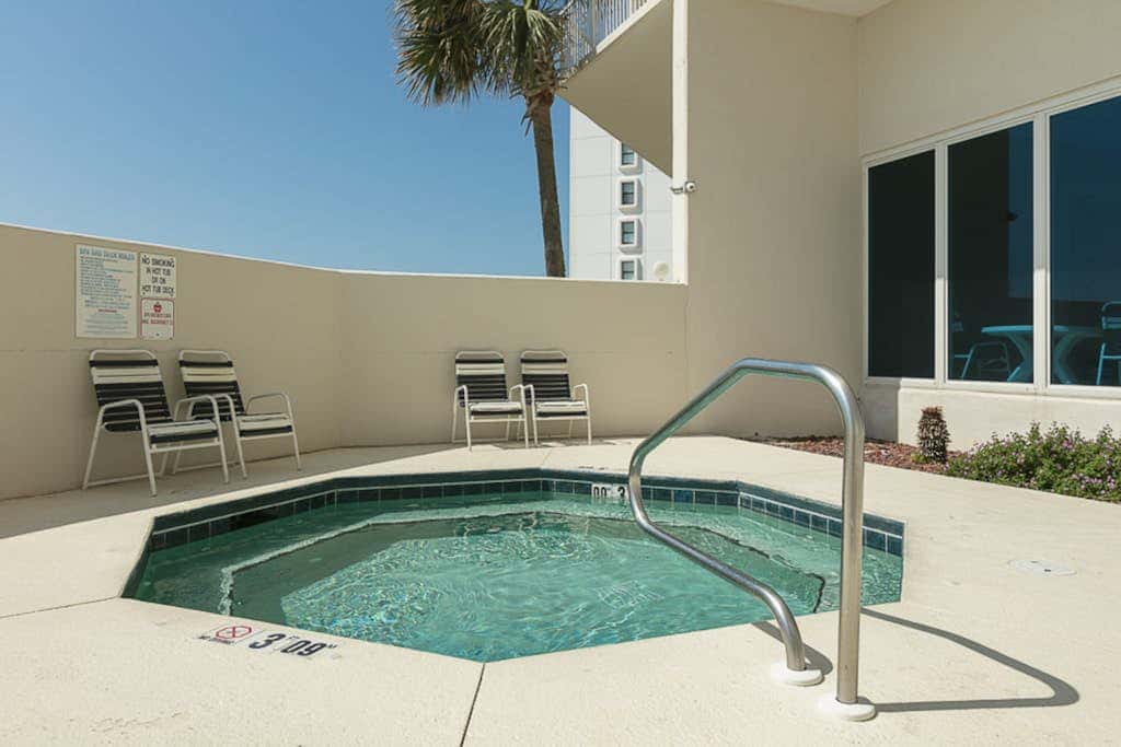 Coastal Condo w Balcony & Shared Pools, Hot Tubs, Gym and Gulf views