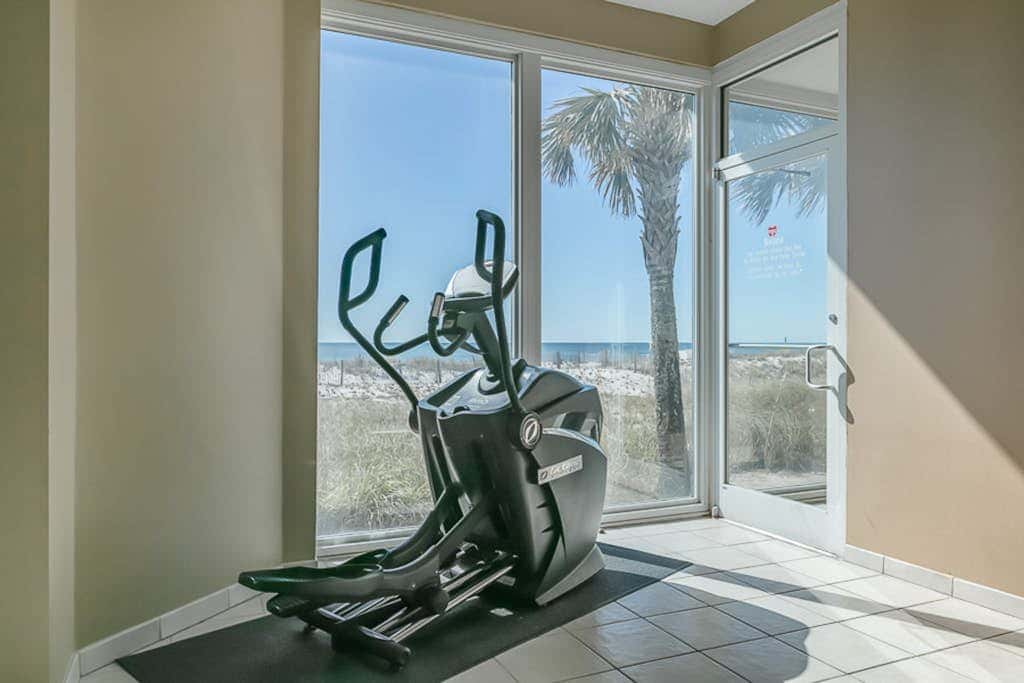 Coastal Condo w Balcony & Shared Pools, Hot Tubs, Gym and Gulf views