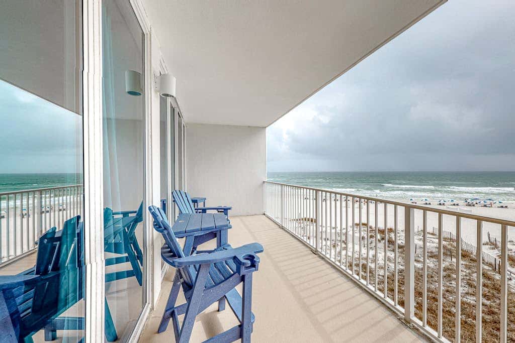 Coastal Condo w Balcony & Shared Pools, Hot Tubs, Gym and Gulf views