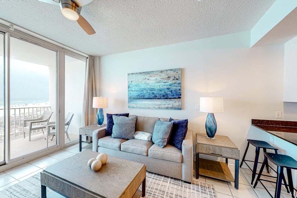 Coastal Condo w Balcony & Shared Pools, Hot Tubs, Gym and Gulf views