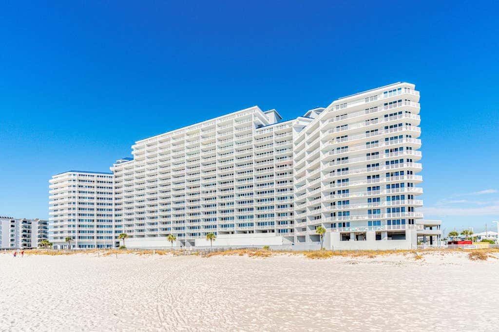 Coastal Condo w Balcony & Shared Pools, Hot Tubs, Gym and Gulf views