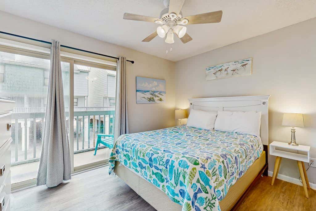 Second Floor Condo with Shared Pool, Fast WiFi, Central AC, and Full Kitchen