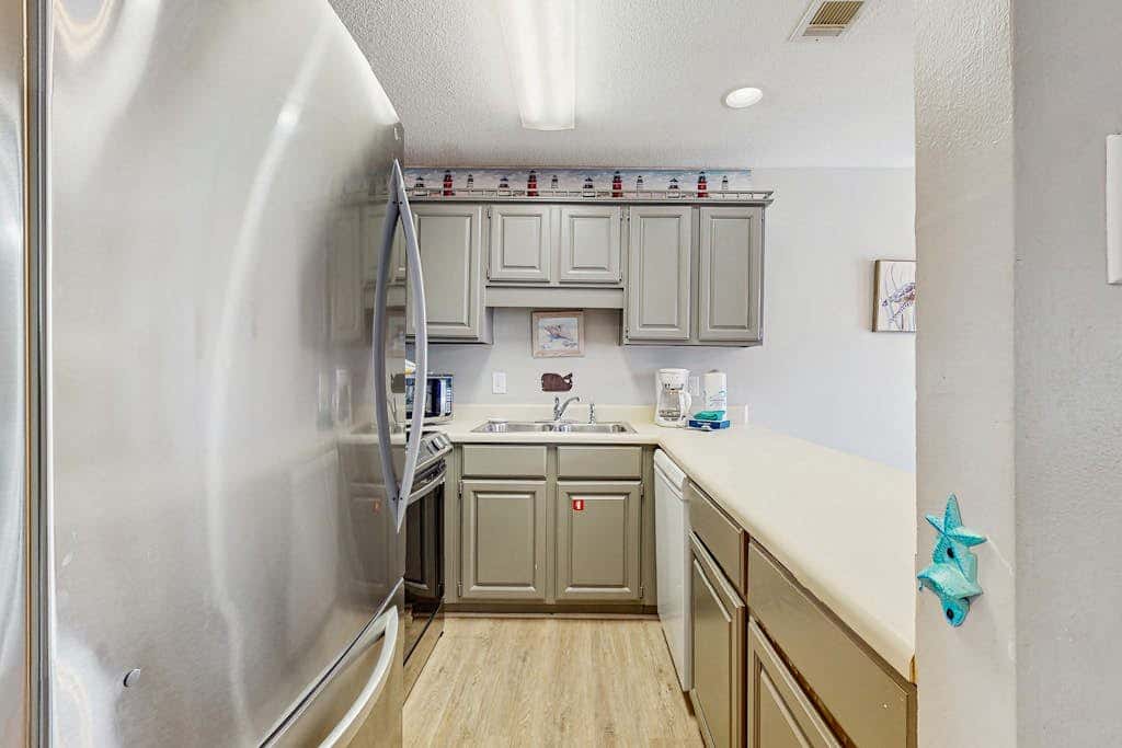 Second Floor Condo with Shared Pool, Fast WiFi, Central AC, and Full Kitchen