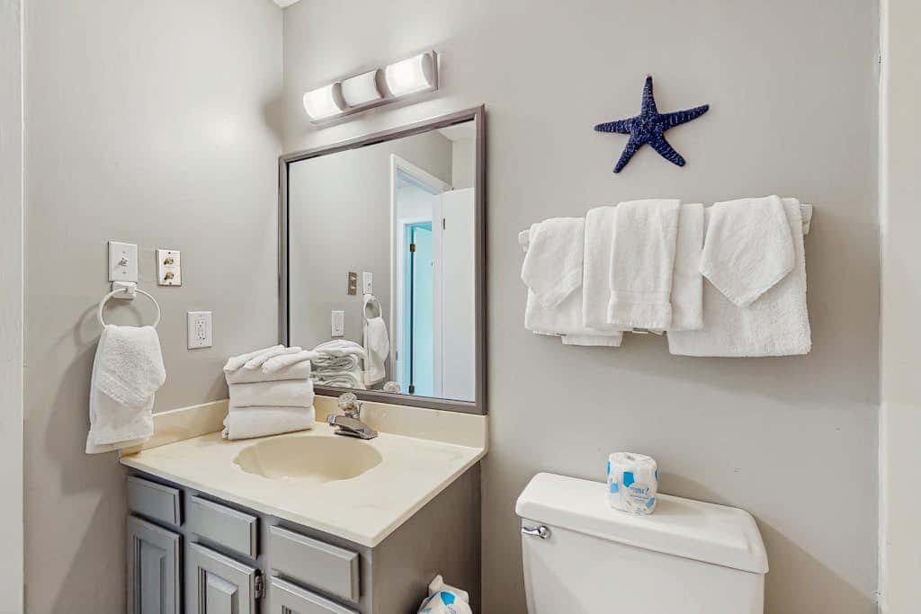 Second Floor Condo with Shared Pool, Fast WiFi, Central AC, and Full Kitchen