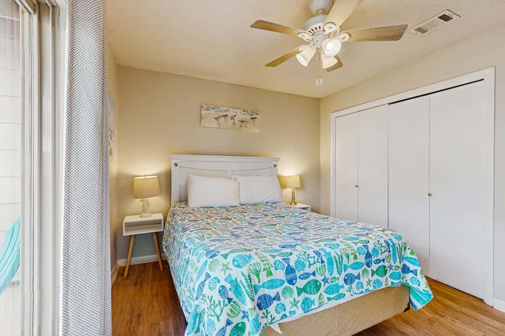 Second Floor Condo with Shared Pool, Fast WiFi, Central AC, and Full Kitchen