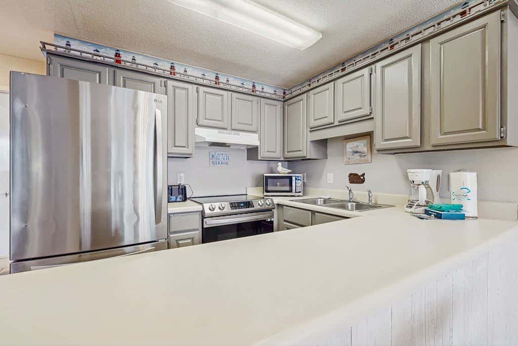 Second Floor Condo with Shared Pool, Fast WiFi, Central AC, and Full Kitchen