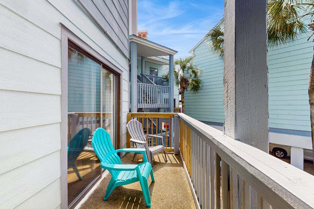 Second Floor Condo with Shared Pool, Fast WiFi, Central AC, and Full Kitchen
