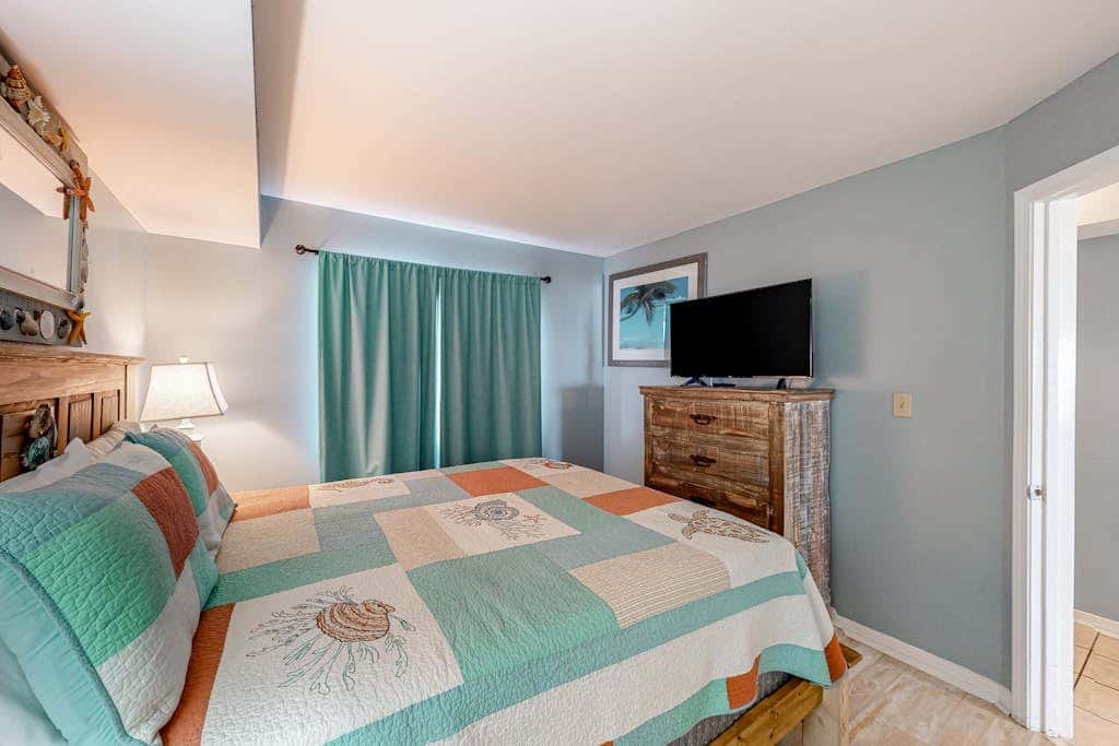 Gulf-view condo with 4 pools, hot tubs, beach access, central AC, & washer/dryer