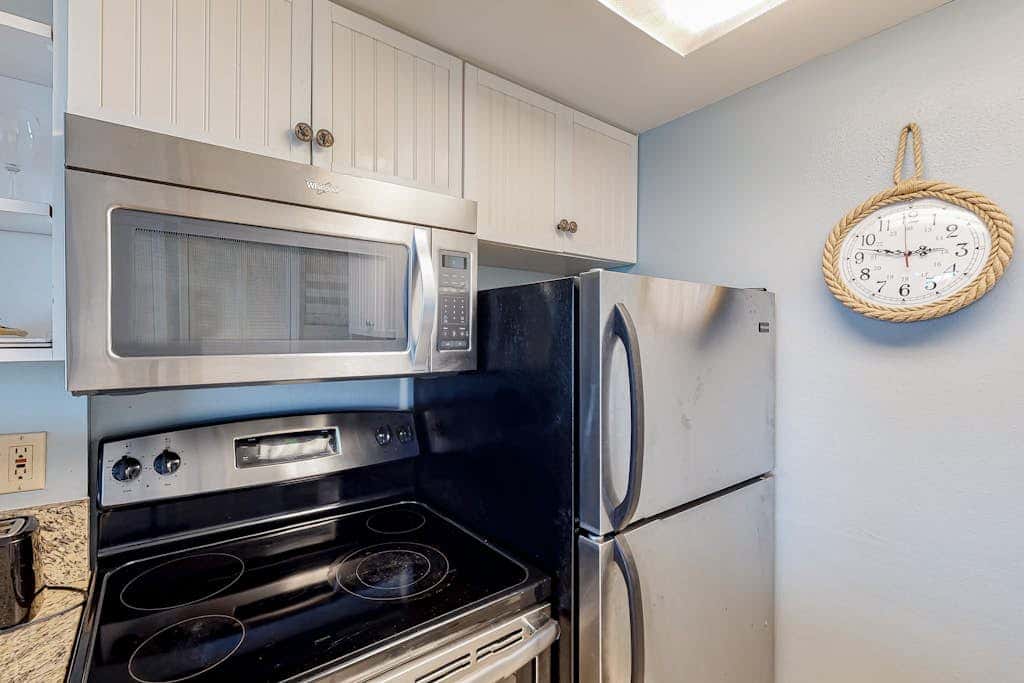 Gulf-view condo with 4 pools, hot tubs, beach access, central AC, & washer/dryer
