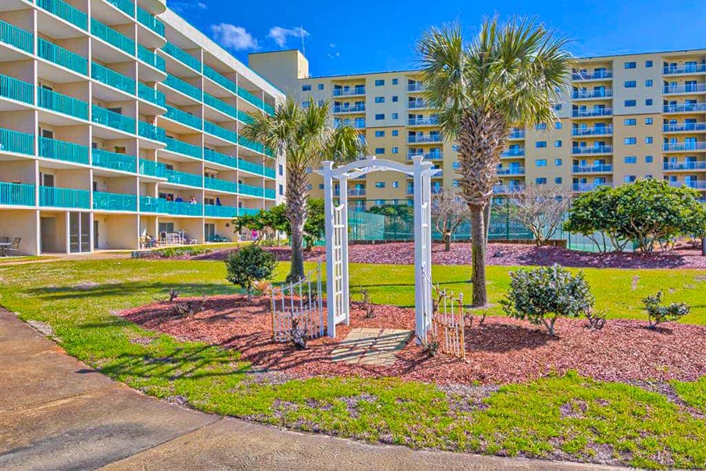 Gulf-view condo with 4 pools, hot tubs, beach access, central AC, & washer/dryer