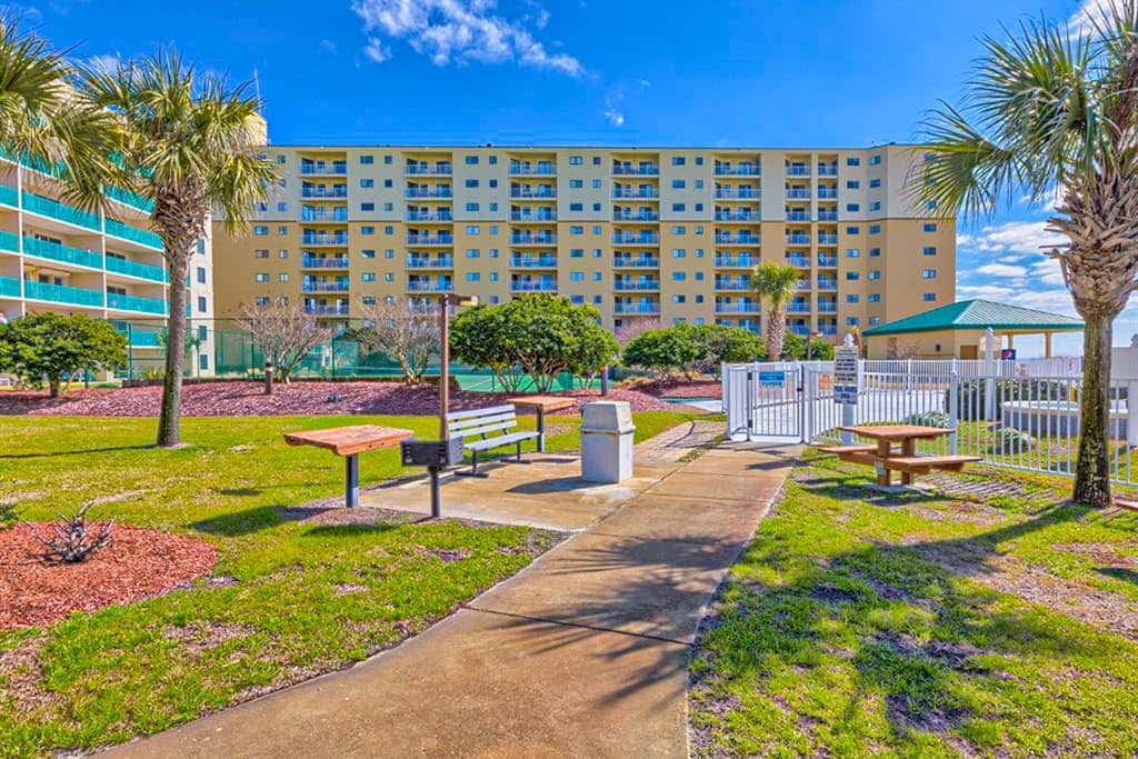 Gulf-view condo with 4 pools, hot tubs, beach access, central AC, & washer/dryer