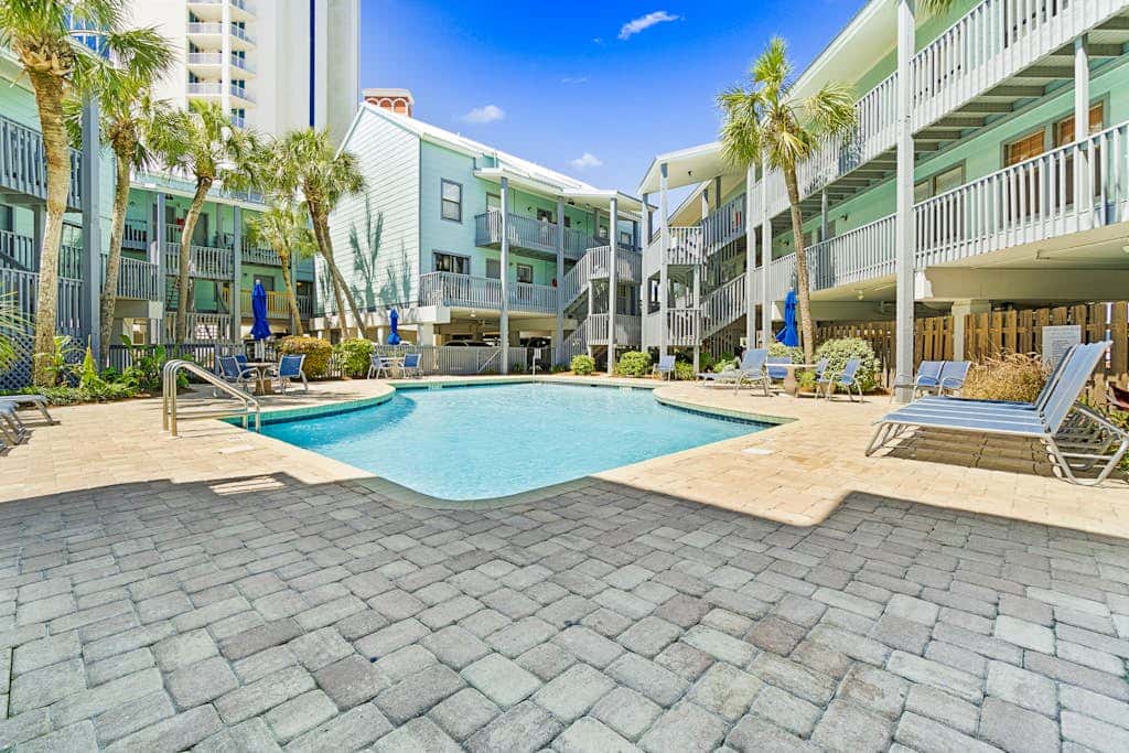 Wonderful beachside escape with WiFi, balcony, pool, central AC & loft
