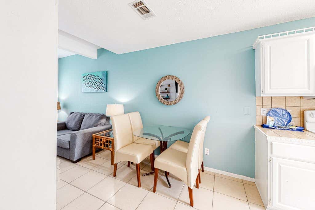 Wonderful beachside escape with WiFi, balcony, pool, central AC & loft