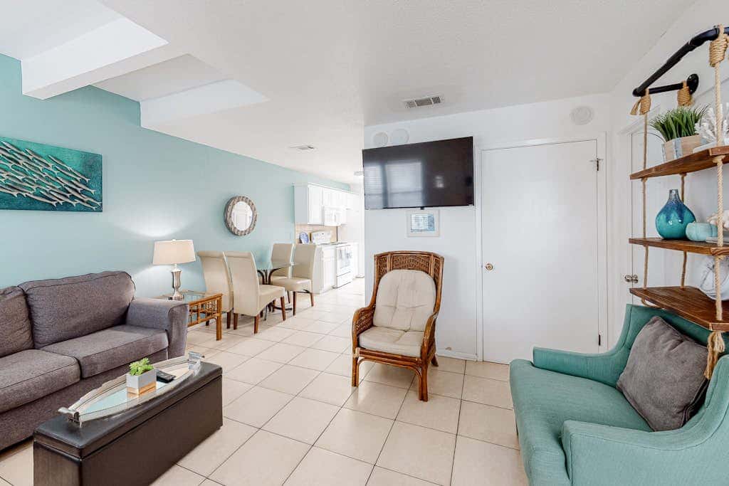 Wonderful beachside escape with WiFi, balcony, pool, central AC & loft