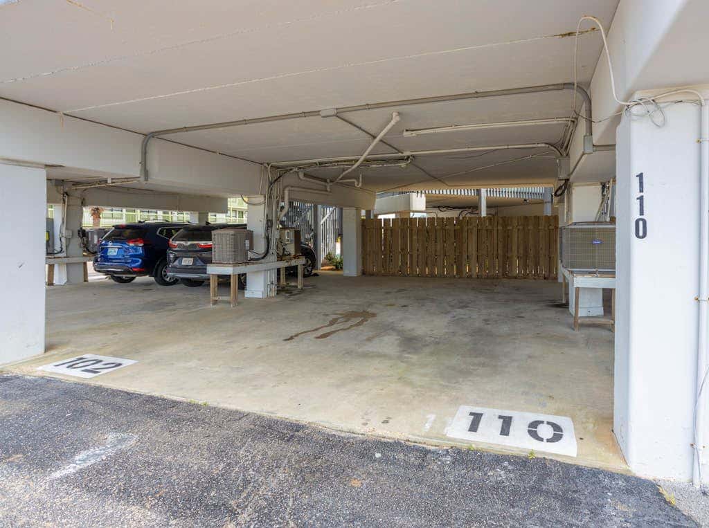 Wonderful beachside escape with WiFi, balcony, pool, central AC & loft