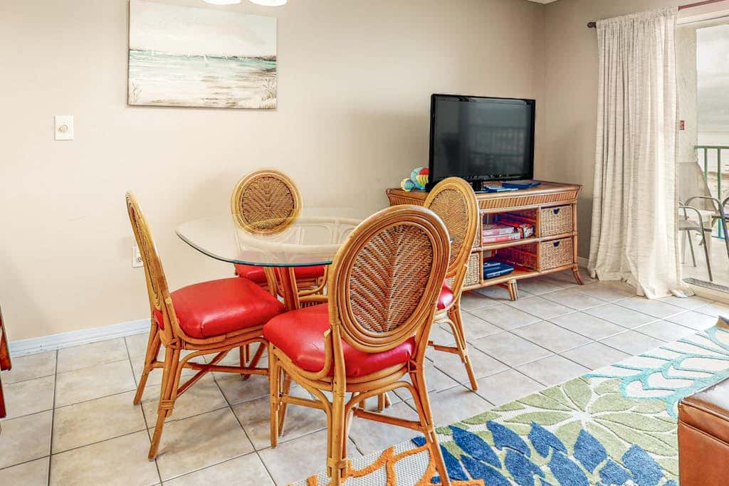 Beachfront condo with Gulf views, pools, hot tubs, tennis, & balcony