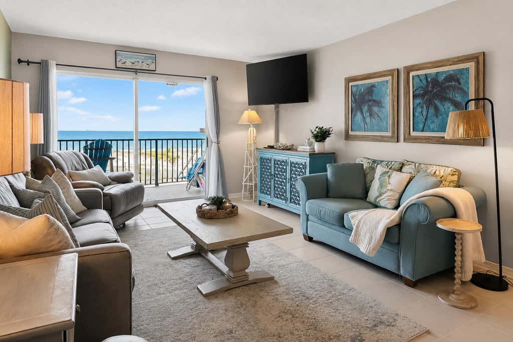 Beachfront condo with Gulf views, pools, hot tubs, tennis courts, gym, AC, & W&D