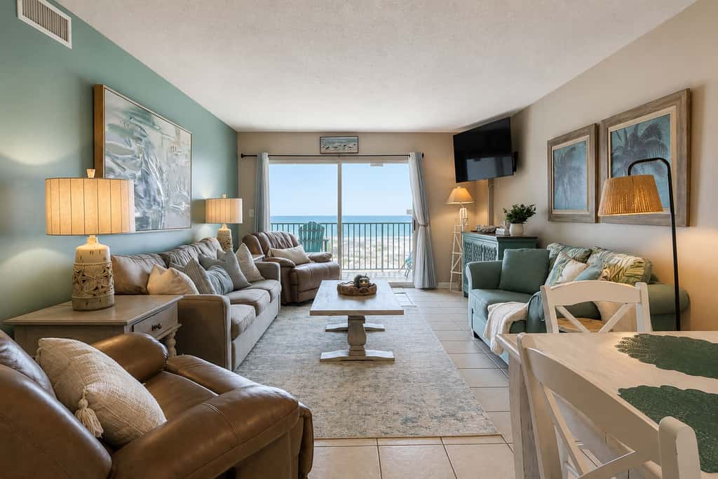 Beachfront condo with Gulf views, pools, hot tubs, tennis courts, gym, AC, & W&D