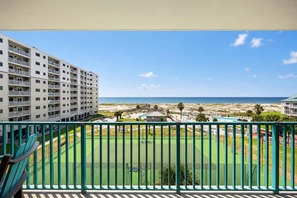 Beachfront condo with Gulf views, pools, hot tubs, tennis courts, gym, AC, & W&D