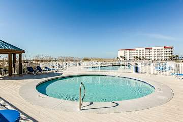 Beach Lovers Dream, Gulf-Front Getaway, 3 Pools, Tennis, Grilling Area