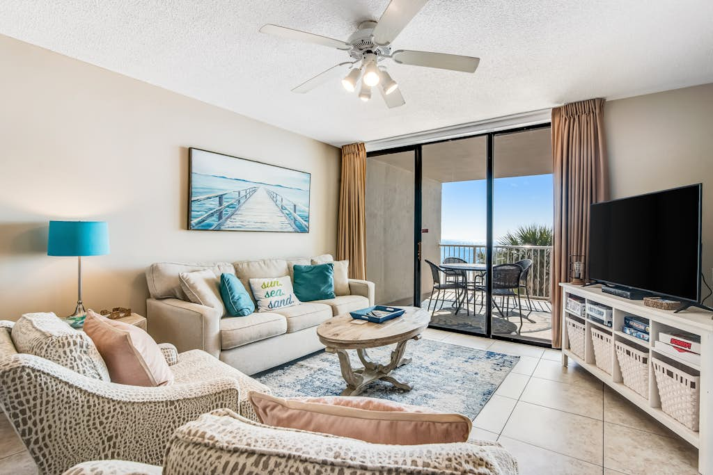 Beautiful home in beachfront luxury complex with pool, sauna & WiFi
