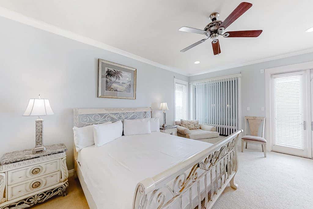 Spacious beachfront wedding-friendly home with multiple decks & shared pool