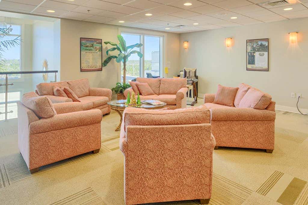 Beachfront condo with incredible views, balcony, pool, sauna, & hot tub