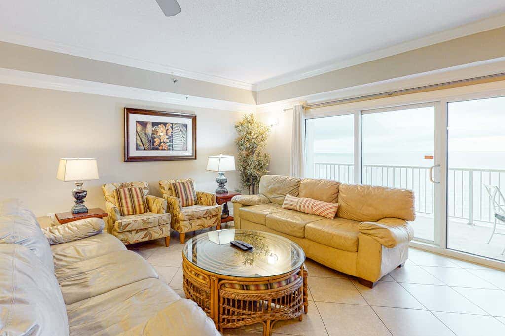 Beachfront condo with incredible views, balcony, pool, sauna, & hot tub