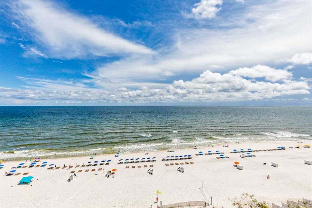 Beachfront condo with incredible views, balcony, pool, sauna, & hot tub