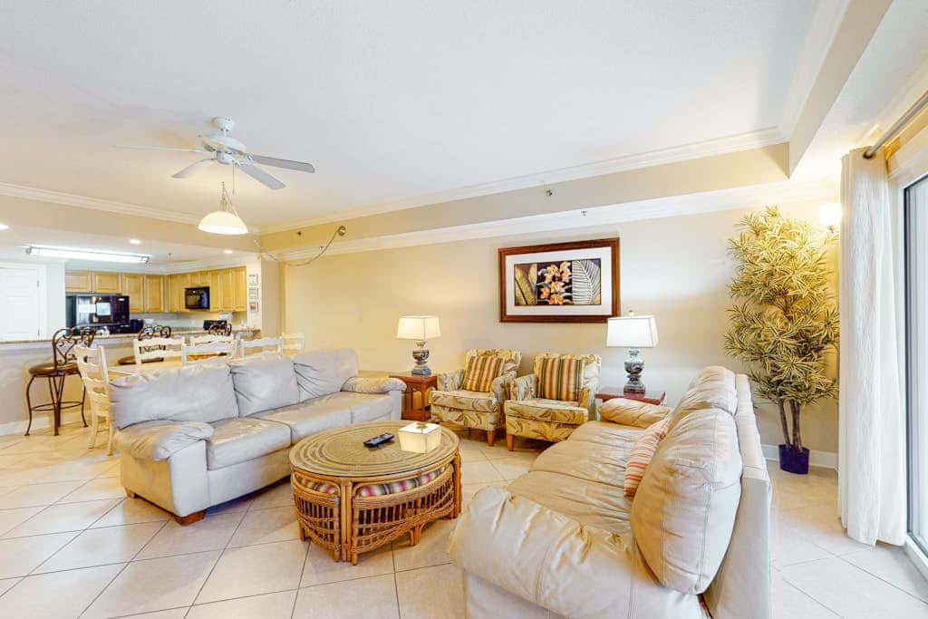 Beachfront condo with incredible views, balcony, pool, sauna, & hot tub