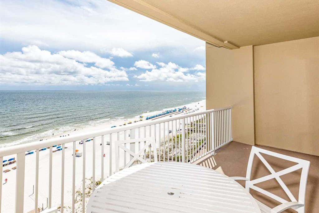 Beachfront condo with incredible views, balcony, pool, sauna, & hot tub