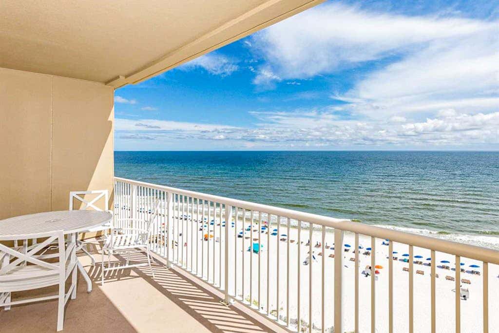 Beachfront condo with incredible views, balcony, pool, sauna, & hot tub