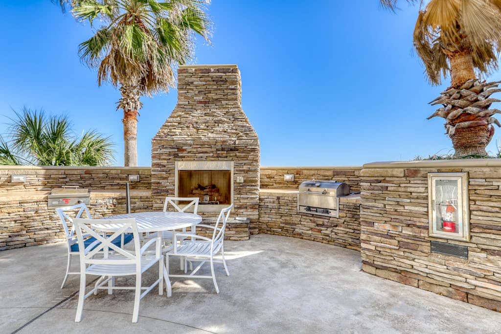 Beachfront condo with incredible views, balcony, pool, sauna, & hot tub