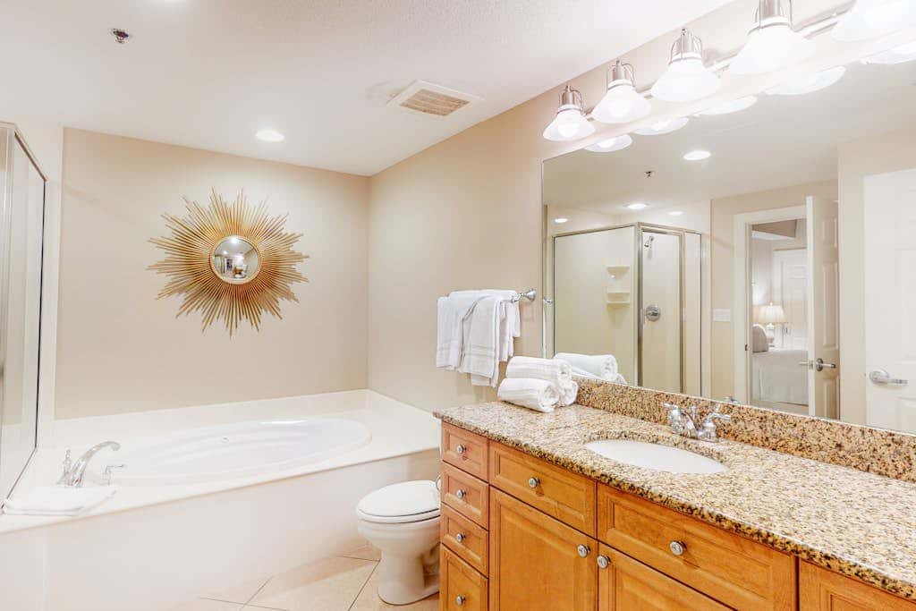 Beachfront condo with incredible views, balcony, pool, sauna, & hot tub