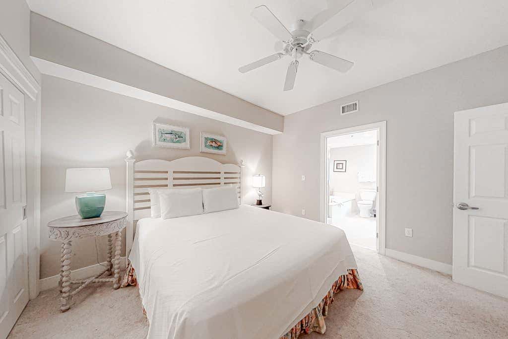 Convenient oceanfront condo with views, balcony, pool, hot tub, A/C, & WiFi