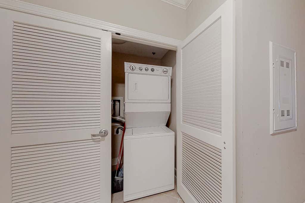 Convenient oceanfront condo with views, balcony, pool, hot tub, A/C, & WiFi