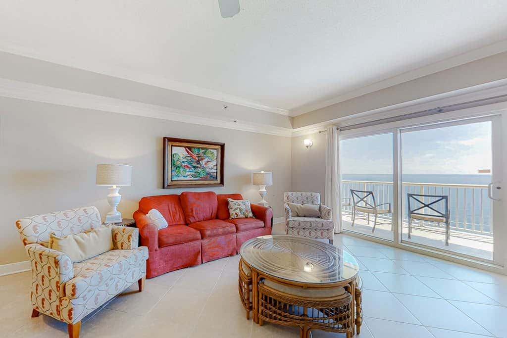 Convenient oceanfront condo with views, balcony, pool, hot tub, A/C, & WiFi