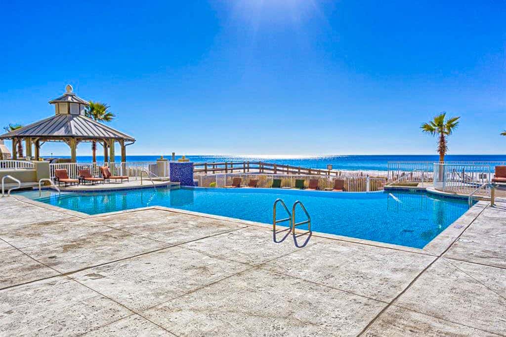 Convenient oceanfront condo with views, balcony, pool, hot tub, A/C, & WiFi