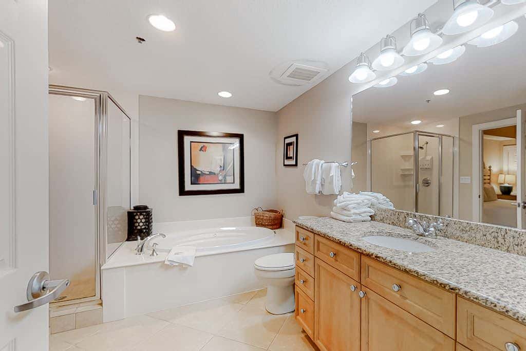 Convenient oceanfront condo with views, balcony, pool, hot tub, A/C, & WiFi