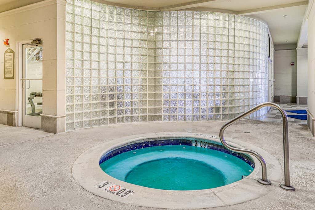 Convenient oceanfront condo with views, balcony, pool, hot tub, A/C, & WiFi