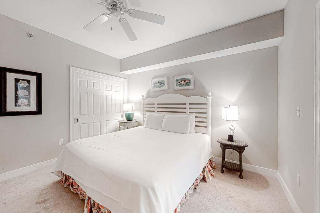 Convenient oceanfront condo with views, balcony, pool, hot tub, A/C, & WiFi