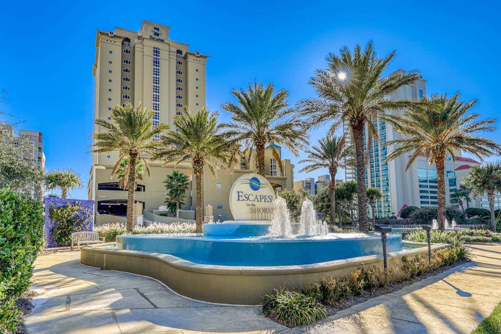 Convenient oceanfront condo with views, balcony, pool, hot tub, A/C, & WiFi