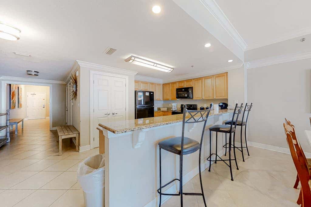 Convenient oceanfront condo with views, balcony, pool, hot tub, A/C, & WiFi
